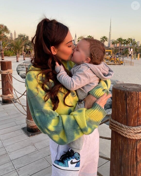 Nabilla est l'heureuse maman du petit Milann (1 an), né de ses amours avec son mari Thomas Vergara.