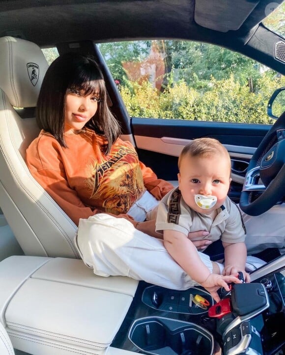 Nabilla est l'heureuse maman du petit Milann (1 an), né de ses amours avec son mari Thomas Vergara.