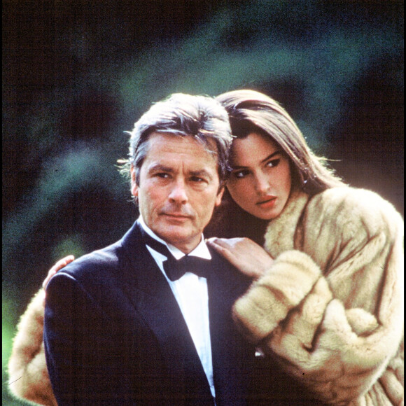 Monica Bellucci et Alain Delon en 1989.