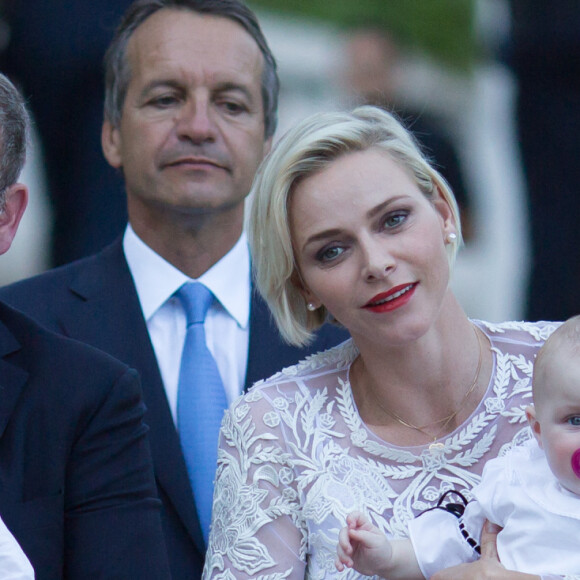 Le prince Albert de Monaco, son fils le prince Jacques, la princesse Charlène, sa fille la princesse Gabriella, Georges Marsan (le maire de Monaco) - Le prince Albert de Monaco et la princesse Charlène, accompagnés de leurs enfants le prince Jacques et la princesse Gabriella, habillés en costume traditionnel, au traditionnel pique-nique de la Principauté, qui se tient chaque année au parc de la princesse Antoinette le 28 août 2015 à Monaco