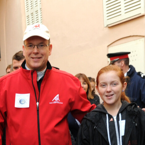 Le prince Albert II de Monaco, sa femme la princesse Charlène de Monaco avec leurs jumeaux le prince Jacques et la princesse Gabriella participent à une "Marche pour le Climat" à Monaco, le 29 novembre 2015, à l'occasion du lancement de la conférence des Nations Unies de la COP21 organisée à Paris. © Bruno Bébert / Bestimage