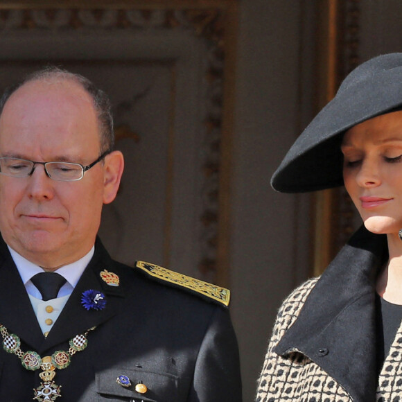 Le prince Albert II de Monaco, sa femme Charlene et leurs enfants, la princesse Gabriella et le prince Jacques - La famille princière de Monaco au balcon du palais lors de la fête nationale monégasque, à Monaco. Le 19 novembre 2018. © Dominque Jacovides / Bestimage