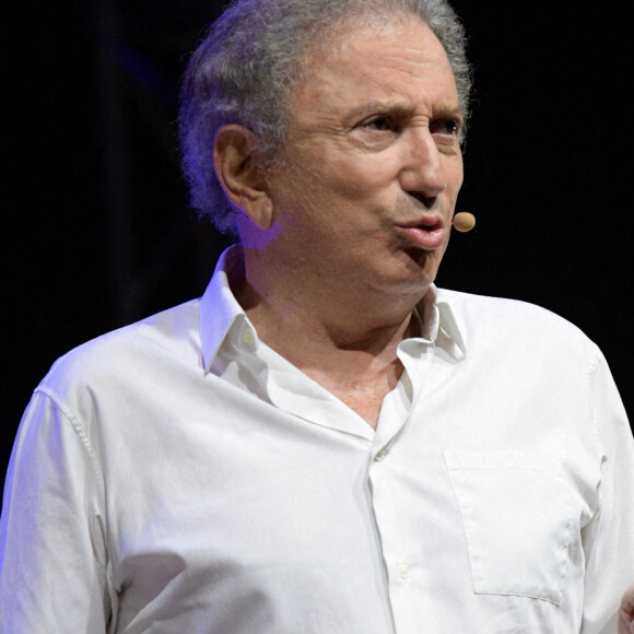 Exclusif - Michel Drucker - Spectacle hommage à Guy Bedos dans le parc Jourdan à Aix-en-Provence. Le 15 août 2020 © Patrick Carpentier / Bestimage 