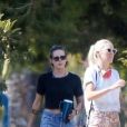 Exclusif - Kristen Stewart et sa compagne Dylan Meyer sont allées rendre visite à une amie à Los Feliz, Los Angeles, le 6 septembre 2020.