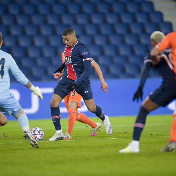Kylian Mbappe (PSG) - Le match de Ligue des champions PSG-Basaksehir a été interrompu  après une allégation raciste du quatrième arbitre de la rencontre envers un membre du staff turc le 8 décembre 2020. © JB Autissier / Panoramic / Bestimage 