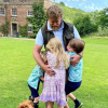 Guy Ritchie et ses enfants en juin 2020.