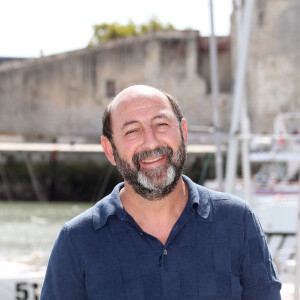 Kad Merad - Photocall du film "La part du soupçon" lors de la 21ème édition du Festival de la Fiction TV de la Rochelle. Le 14 septembre 2019 © Patrick Bernard / Bestimage