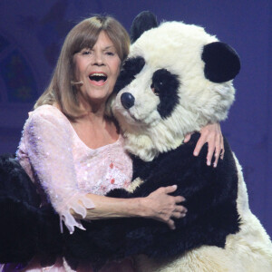 Exclusif - Chantal Goya sur la scène du Palais des Congrès dans son spectacle "Le soulier qui vole" à Paris le 6 octobre 2019. © Philippe Baldini/Bestimage