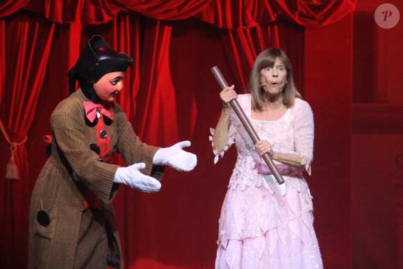 Exclusif - Chantal Goya sur la scène du Palais des Congrès dans son spectacle "Le soulier qui vole" à Paris le 6 octobre 2019. © Philippe Baldini/Bestimage