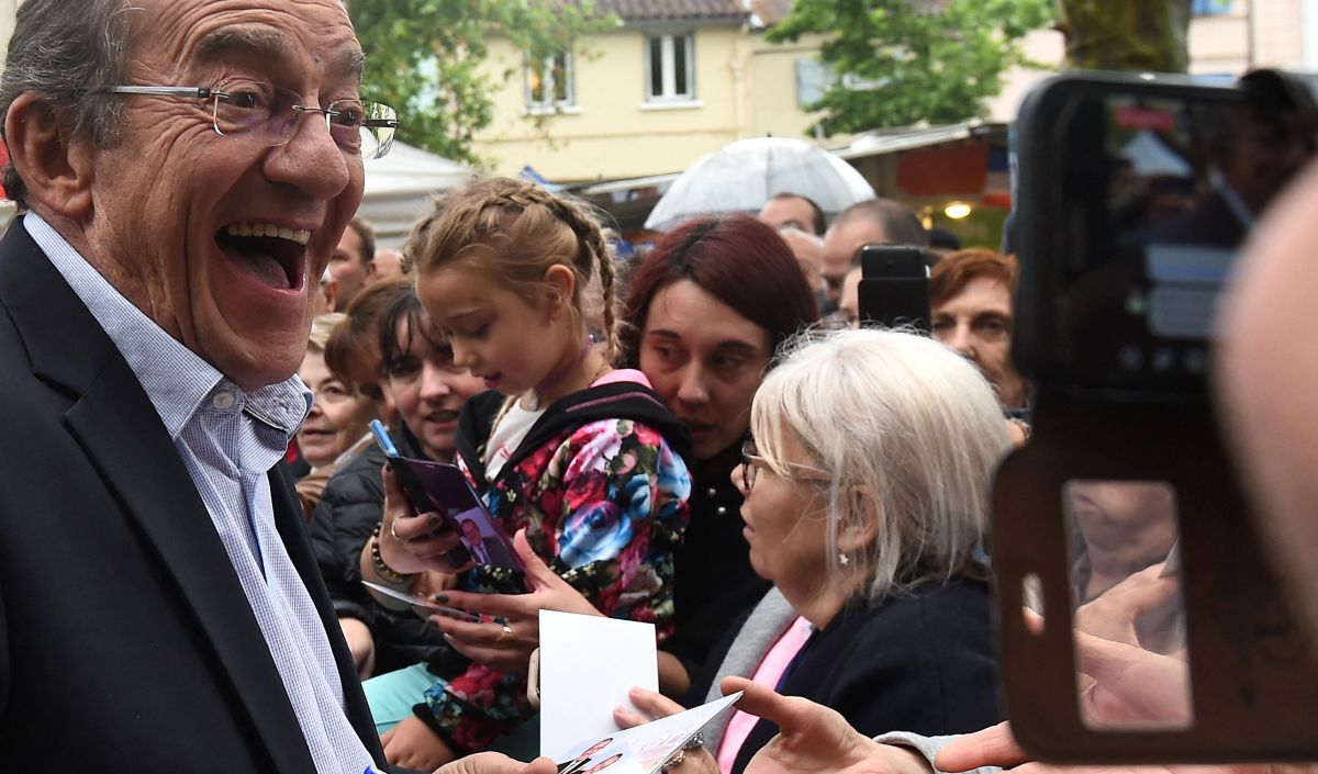 Jean-Pierre Pernaut : Qui sont Julia et Olivier, ses enfants nés de sa relation avec Dominique Bonnet ?