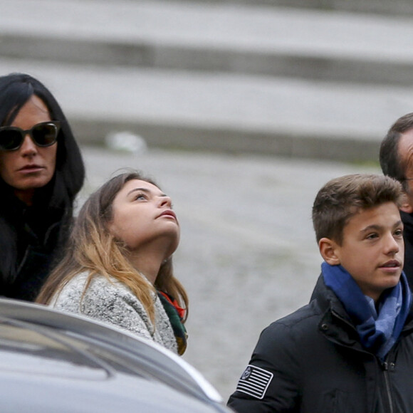 Jean-Pierre Pernaut, sa femme Nathalie Marquay-Pernaut et leur fils Tom - Cérémonie religieuse des obsèques de Françoise Pernaut (Pillot) en la cathédrale Notre-Dame d'Amiens, France, le 19 octobre 2016. © Agence/Bestimage