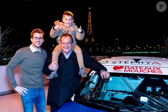 Exclusif - Jean-Pierre Pernaut pose avec son fils Olivier et son petit-fils Léo à l'occasion d'un événement du Trophée Andros à la compagnie des Bateaux Mouches à Paris le 8 février 2019. © Frédéric Piau