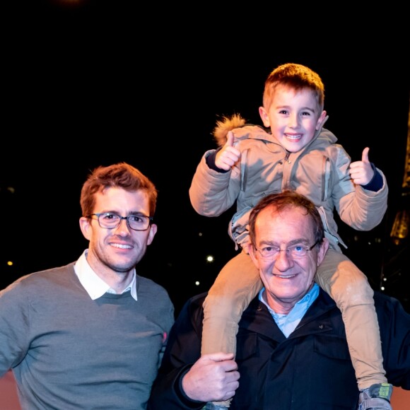 Exclusif - Jean-Pierre Pernaut pose avec son fils Olivier et son petit-fils Léo à l'occasion d'un événement du Trophée Andros à la compagnie des Bateaux Mouches à Paris le 8 février 2019. © Frédéric Piau