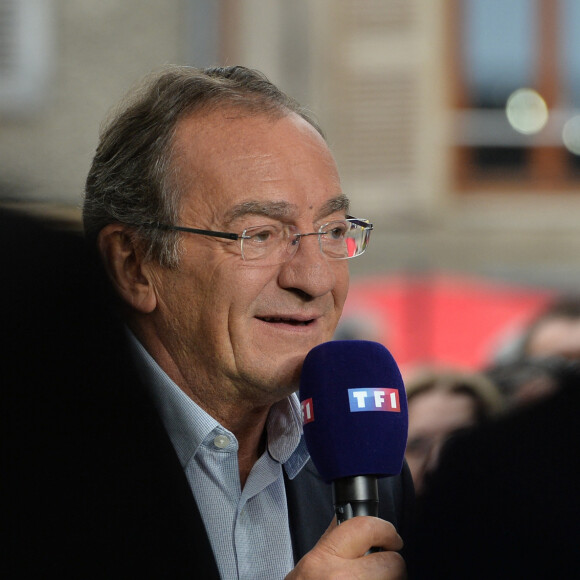 Jean-Pierre Pernaut lors du tournage de l'émission "Votre plus beau marché de France" à Montbrison le 14 juin 2019. © Frédéric Chambert / Panoramic / Bestimage