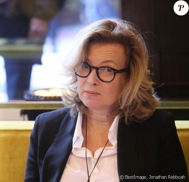 Valérie Trierweiler - Jean-Paul Dubois remporte le prix Goncourt pour son livre "Tous les hommes n'habitent pas le monde de la même façon" au restaurant Drouant à Paris. © Jonathan Rebboah/Panoramic/Bestimage