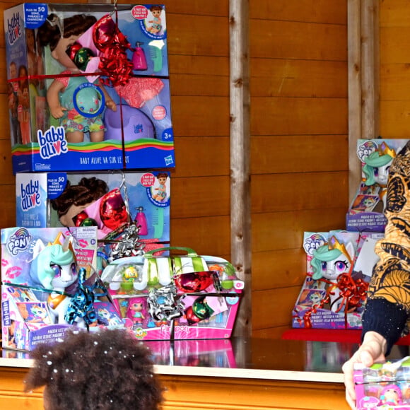 La princesse Charlene de Monaco (avec une nouvelle coupe de cheveux) - Le traditionnel arbre de Noël du Palais Princier à Monaco en mode COVID. Le 16 décembre 2020. © Bruno Bebert / Pool Monaco / Bestimage