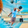 Gims évoque sa richesse et son image bling-bling dans un nouvel entretien à "Paris Match" dont il fait la couverture. Sur Instagram, il n'hésite pas à cultiver son image de milionnaire, posant régulièrement avec des jets privés et des voitures de luxe.