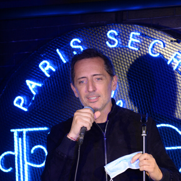 Exclusif - Gad Elmaleh lors de la soirée de lancement du Fridge, le nouveau comedy club de Kev Adams à Paris le 24 septembre 2020. © Rachid Bellak / Bestimage 