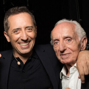 Exclusif - Gad Elmaleh et ses parents David et Régine Elmaleh - Backstage de l'enregistrement de l'émission "La Chanson secrète 6" à la Scène musicale à Paris, qui sera diffusée le 12 décembre sur TF1. Le 8 septembre 2020 Après le succès des précédentes éditions, " LA CHANSON SECRETE ", présentée par N.ALIAGAS et produite par DMLS TV, revient sur TF1. 8 artistes ne savent rien de ce qui va se passer pour eux ! Ils ont accepté de jouer le jeu, de se laisser totalement surprendre, émouvoir, parfois même déstabiliser car ils vont découvrir en même temps que les téléspectateurs une surprise : une chanson qui leur est chère revisitée et réinterprétée par un artiste. Des mises en scène spectaculaires au service de l'émotion... Et des émotions fortes pour l'artiste assis dans le fauteuil grâce à la venue sur le plateau de proches et d'invités inattendus. Les téléspectateurs seront aux premières loges pour vivre ces moments d'intimité musicale rare. © Gaffiot-Moreau / Bestimage 