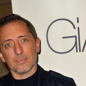 Gad Elmaleh - Photocall - Défilé Giambattista Valli - collection prêt-à-porter Automne/Hiver 2020-2021 lors de la Fashion Week à Paris (PFW), le 2 mars 2020. © Veeren Ramsamy-Christophe Clovis / Bestimage 