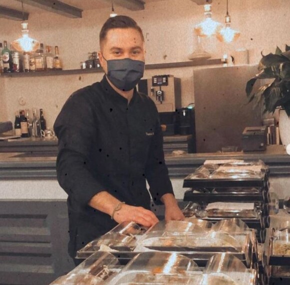 Baptiste Renouard de "Top Chef" cuisine pour les séniors isolés de Rueil