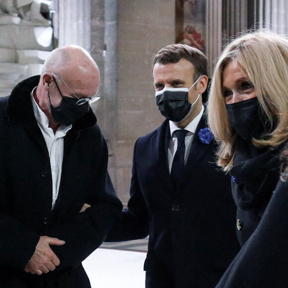 Le président de la République, Emmanuel Macron accompagné de la première dame Brigitte Macron préside la cérémonie de panthéonisation de Maurice Genevoix, le 11 novembre 2020, au Panthéon, Paris . © Stéphane Lemouton / Bestimage