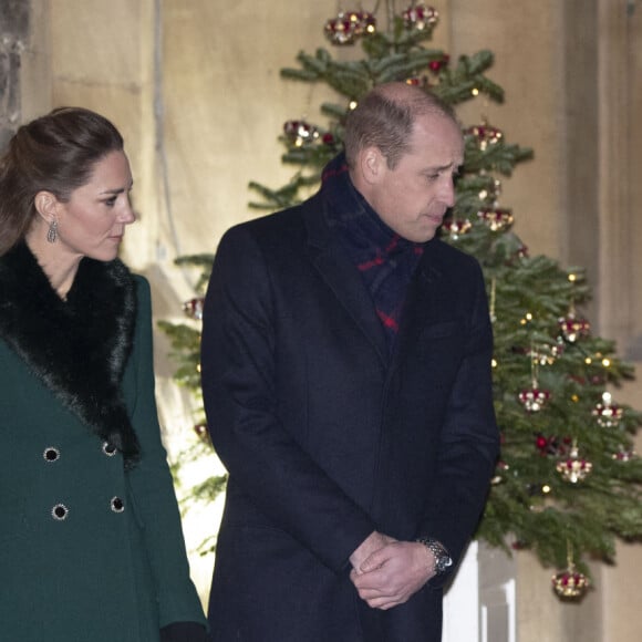 Catherine Kate Middleton, duchesse de Cambridge, le prince William, duc de Cambridge, la reine Elisabeth II d'Angleterre - La famille royale se réunit devant le chateau de Windsor pour remercier les membres de l'Armée du Salut et tous les bénévoles qui apportent leur soutien pendant l'épidémie de coronavirus (COVID-19) et à Noël le 8 décembre 2020.