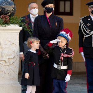 La princesse Charlène de Monaco, la princesse Gabriella de Monaco, comtesse de Carladès, le prince Jacques de Monaco, marquis des Baux - La famille princière assiste à une cérémonie de remise de médaille dans la cours du Palais de Monaco lors de la Fête Nationale 2020 de la principauté de Monaco © David Nivière / Pool / Bestimage