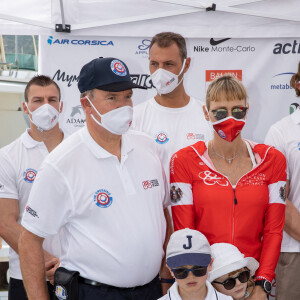 Le prince Albert II de Monaco et la princesse Charlène de Monaco avec leurs enfants le prince Jacques de Monaco, marquis des Baux et la princesse Gabriella de Monaco, comtesse de Carladès - La famille princière de Monaco au départ de la 3ème édition de la course "The Crossing : Calvi-Monaco Water Bike Challenge". Ce défi caritatif organisé par la Fondation Princesse Charlène se déroule les 12 et 13 septembre. Deux équipes de quatre athlètes, parmi lesquels la Princesse et son frère Gareth Wittstock, secrétaire général de la fondation, vont se relayer en water bike durant 24h pour relier les 180km qui séparent Calvi de Monaco. Calvi, le 12 septembre 2020. © Olivier Huitel/Pool Monaco/Bestimage