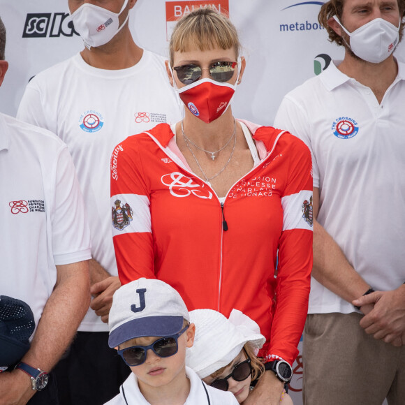 La princesse Charlène de Monaco avec ses enfants le prince Jacques de Monaco, marquis des Baux et la princesse Gabriella de Monaco, comtesse de Carladès - La famille princière de Monaco au départ de la 3ème édition de la course "The Crossing : Calvi-Monaco Water Bike Challenge". Ce défi caritatif organisé par la Fondation Princesse Charlène se déroule les 12 et 13 septembre. Deux équipes de quatre athlètes, parmi lesquels la Princesse et son frère Gareth Wittstock, secrétaire général de la fondation, vont se relayer en water bike durant 24h pour relier les 180km qui séparent Calvi de Monaco. Calvi, le 12 septembre 2020. © Olivier Huitel/Pool Monaco/Bestimage