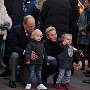 Le prince Albert II de Monaco, son épouse la princesse Charlene et leurs enfants le prince Jacques et la princesse Gabriella pendant l'inauguration du Village de Noël à Monaco. © Charly Gallo / Gouvernement Princier /Pool restreint Monaco/Bestimage