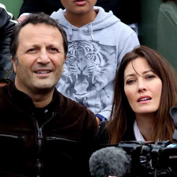 Arthur (Jacques Essebag) et sa compagne Mareva Galanter dans les tribunes de la finale homme des internationaux de France de Roland Garros à Paris le 5 juin 2016. © Moreau-Jacovides / Bestimage