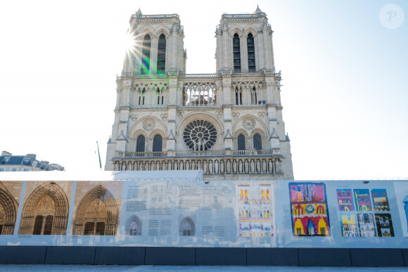 Illustration de l'été 2020 à Paris lors de l'épidémie de Coronavirus (COVID-19) - Cathédrale Notre dame de Paris. © Lionel Urman / Panoramic / Bestimage