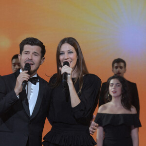 Exclusif - Vincent Niclo et Mareva Galanter - Enregistrement de l'émission "300 Choeurs chantent pour les Fêtes", qui sera diffusée le 24 décembre sur France 3, à Paris. Le 14 septembre 2020 Vincent Niclo est le présentateur et l'animateur de cette émission. © Tiziano Da Silva / Bestimage