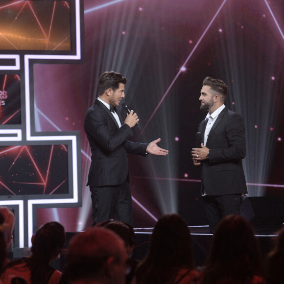 Exclusif - Vincent Niclo et Kendji Girac - Enregistrement de l'émission "300 Choeurs chantent pour les Fêtes", qui sera diffusée le 24 décembre sur France 3, à Paris. Le 14 septembre 2020 Vincent Niclo est le présentateur et l'animateur de cette émission. © Tiziano Da Silva / Bestimage 