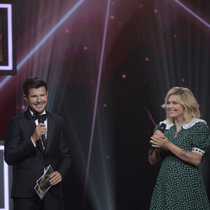 Exclusif - Vincent Niclo et Louane Emera - Enregistrement de l'émission "300 Choeurs chantent pour les Fêtes", qui sera diffusée le 24 décembre sur France 3, à Paris. Le 14 septembre 2020 Vincent Niclo est le présentateur et l'animateur de cette émission. © Tiziano Da Silva / Bestimage 