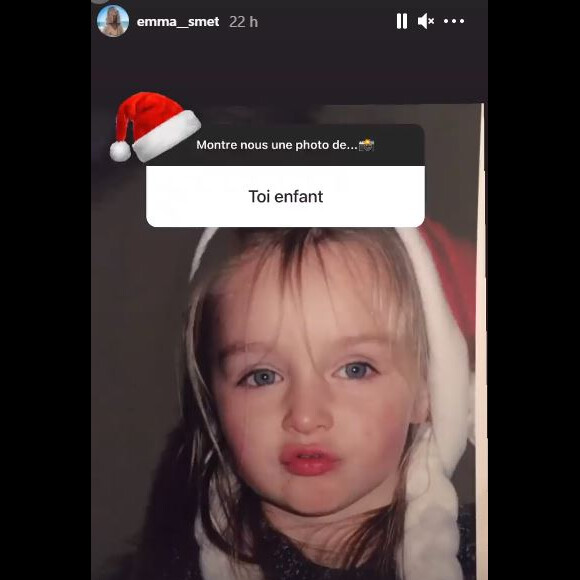 Emma Smet a partagé une photo d'elle enfant sur Instagram le 24 décembre 2020.