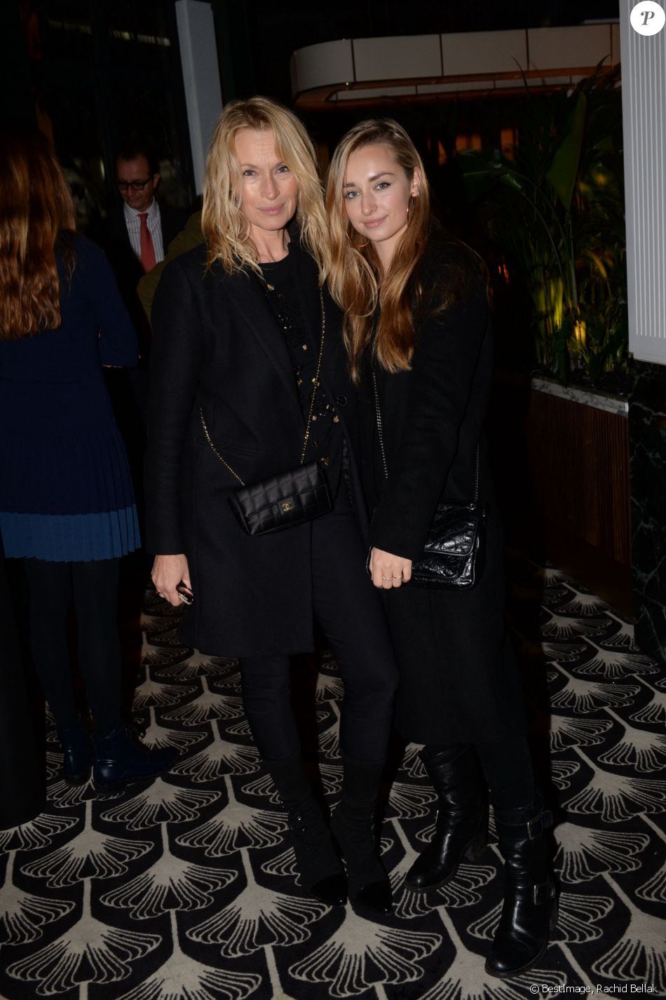 Exclusif - Estelle Lefébure et sa fille Emma Smet à l'after-party du film "Holy Lands" au restaurant le Beefbar (Rue Marbeuf dans le 8ème arrondissement) à Paris, France, le 4 décembre 2018. © Rachid Bellak/Bestimage