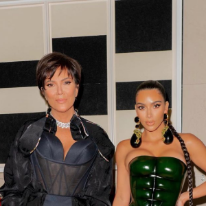 Kim Kardashian et sa mère Kris Jenner fêtent Noël. Décembre 2020.
