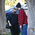 Exclusif - Emma Roberts, enceinte, a fait un passage au drive d'un McDonald's de Los Angeles le 17 décembre 2020.