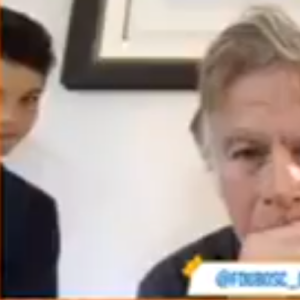 Franck Dubosc et son fils pendant le Live d'Arthur, le 3 avril 2020.