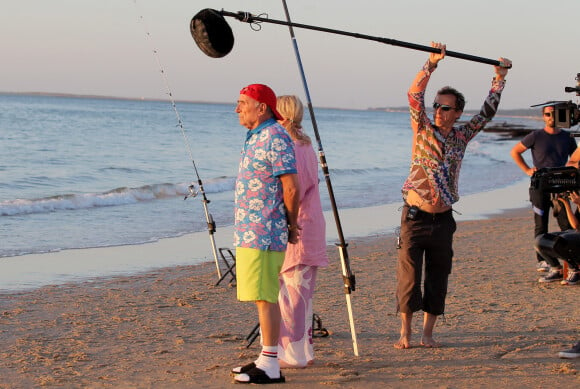 Exclusif - Mylène Demongeot, Claude Brasseur - Tournage du film "Camping 3" sur une plage au pied de la dune du Pyla le 8 septembre 2015.