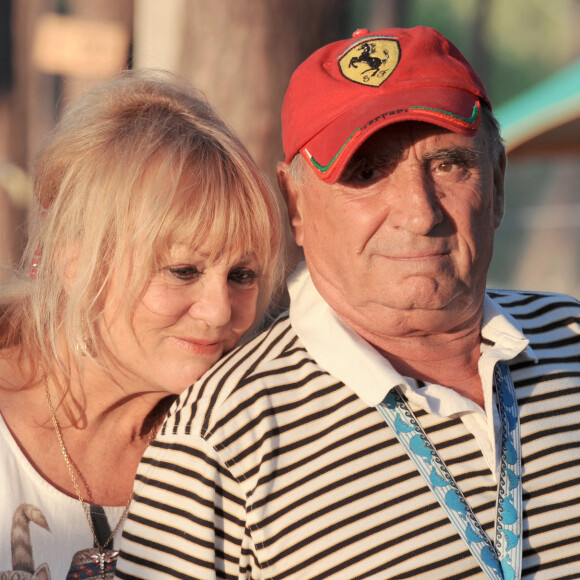 Mylène Demongeot et Claude Brasseur sur le tournage de "Camping 2" à Arcachon.