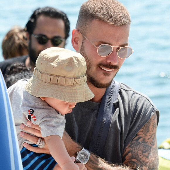 Exclusif - Matt Pokora (M. Pokora) profite de la plage du Martinez et de la navette du palace, avec sa compagne Christina Milian et leur fille Isaiah, pour fuir la foule et se réfugier sur les îles au large de Cannes.