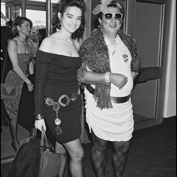 Béatrice Dalle avec Coluche au Festival de Cannes en 1986.