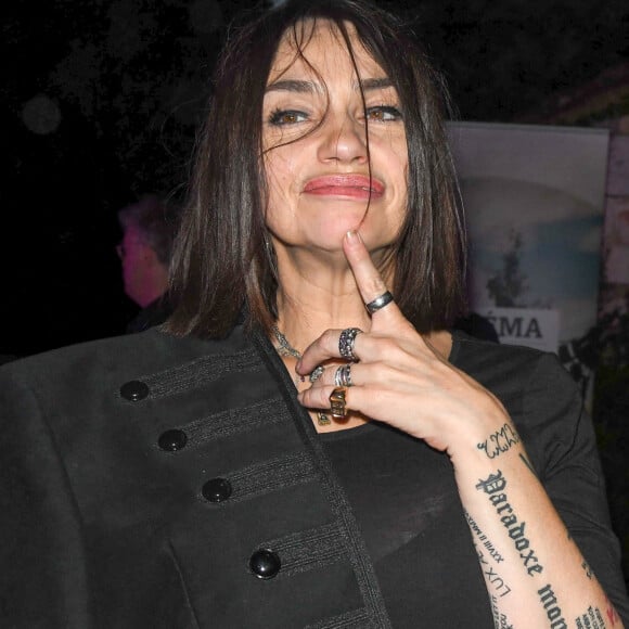 Béatrice Dalle arrive au dîner au Domaine de Veuze lors de la 12ème édition du festival du Film Francophone d'Angoulême, France, le 24 août 2019. © Coadic Guirec/Bestimage 