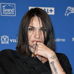 Béatrice Dalle arrive au dîner au Domaine de Veuze lors de la 12ème édition du festival du Film Francophone d'Angoulême, France, le 24 août 2019. © Coadic Guirec/Bestimage 