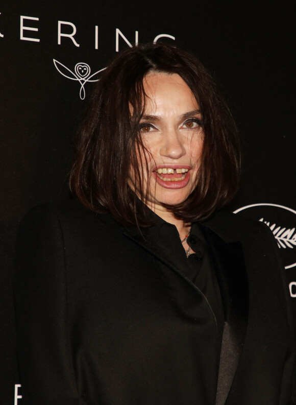 Béatrice Dalle - Photocall de la soirée Kering "Women In Motion Awards", Place de la Castre, lors du 72ème Festival International du Film de Cannes. Le 19 mai 2019 © Denis Guignebourg / Bestimage 