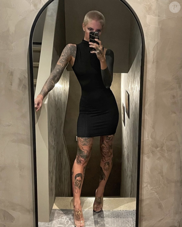 Barbara Alua alias Krokodeal sur les réseaux sociaux est mannequin. Elle est en couple avec Simon, ex-candidat de "Secret Story 5".
