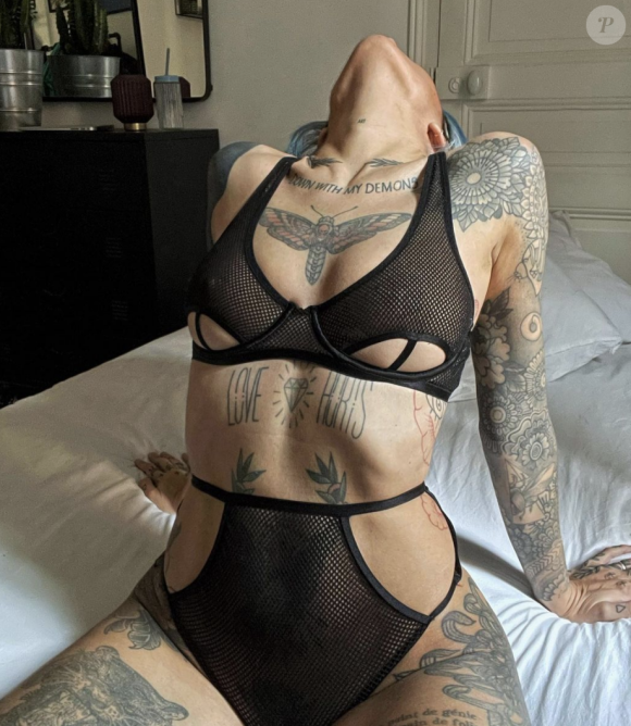 Barbara Alua alias Krokodeal sur les réseaux sociaux est mannequin. Elle est en couple avec Simon, ex-candidat de "Secret Story 5".